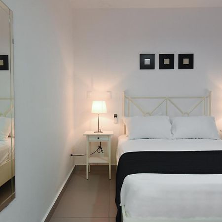 Ph 19 Guesthouse Hotel In Gazcue Santo Domingo Værelse billede
