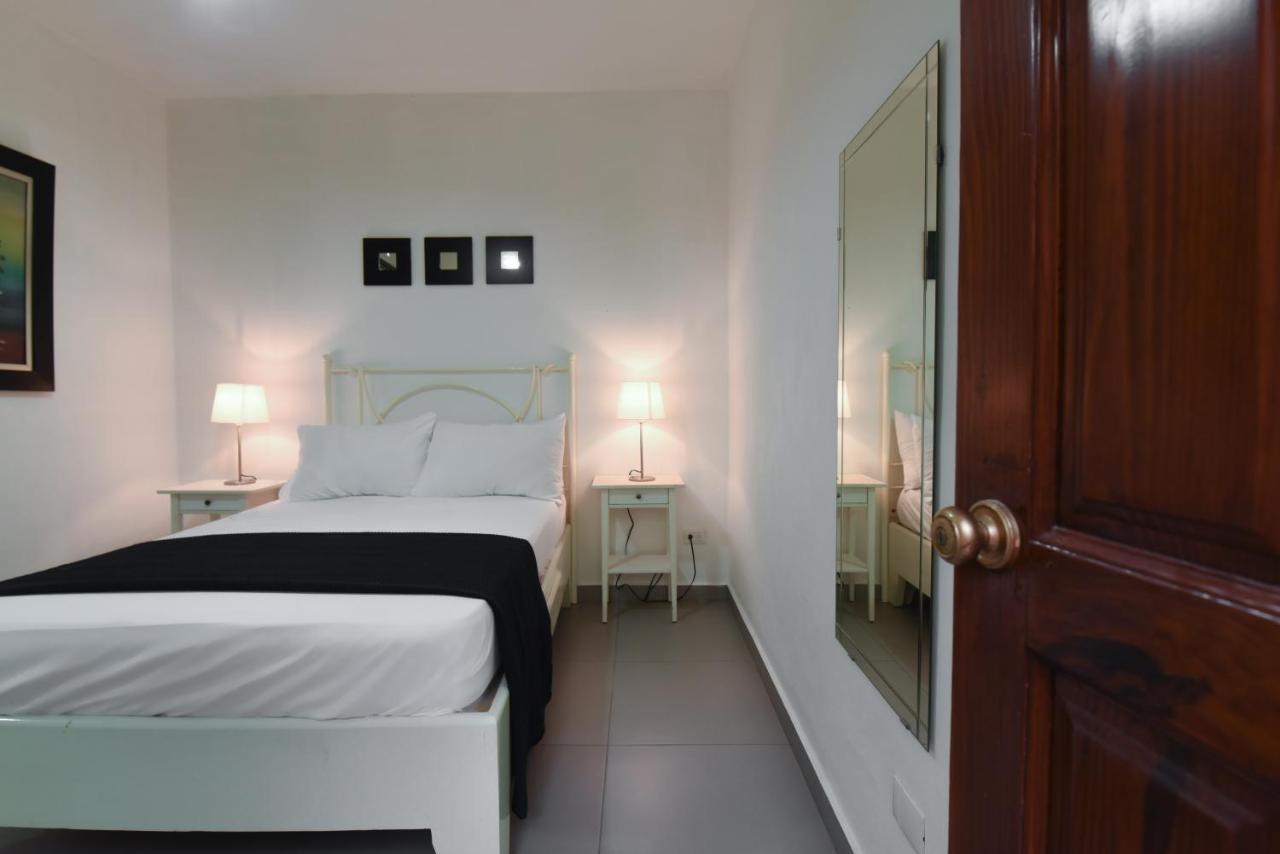 Ph 19 Guesthouse Hotel In Gazcue Santo Domingo Værelse billede