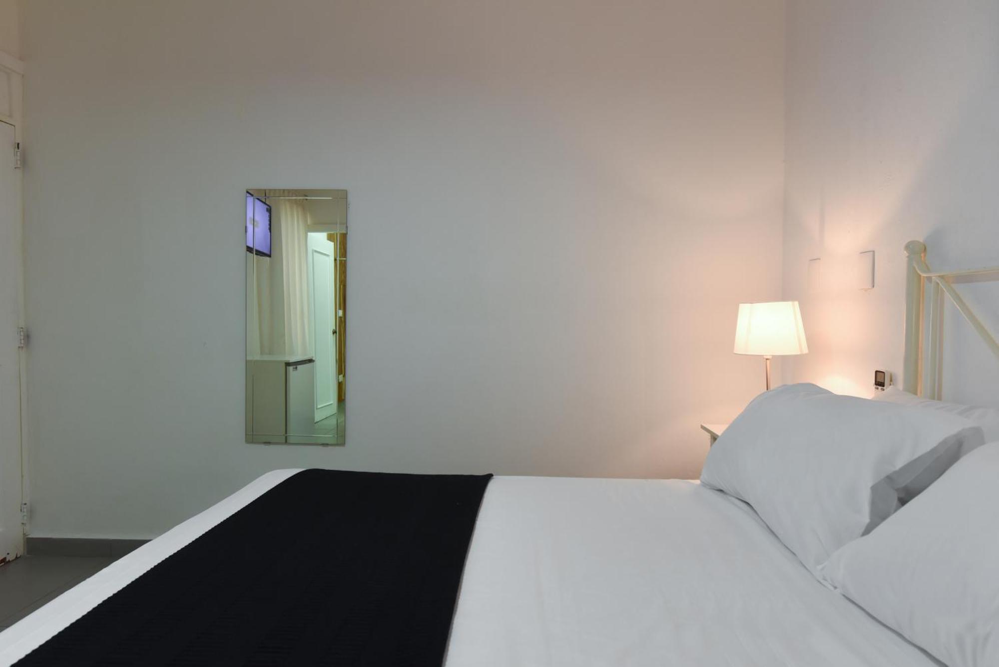 Ph 19 Guesthouse Hotel In Gazcue Santo Domingo Værelse billede