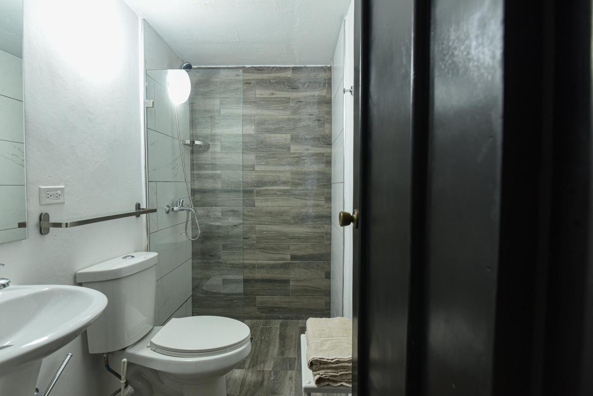 Ph 19 Guesthouse Hotel In Gazcue Santo Domingo Værelse billede